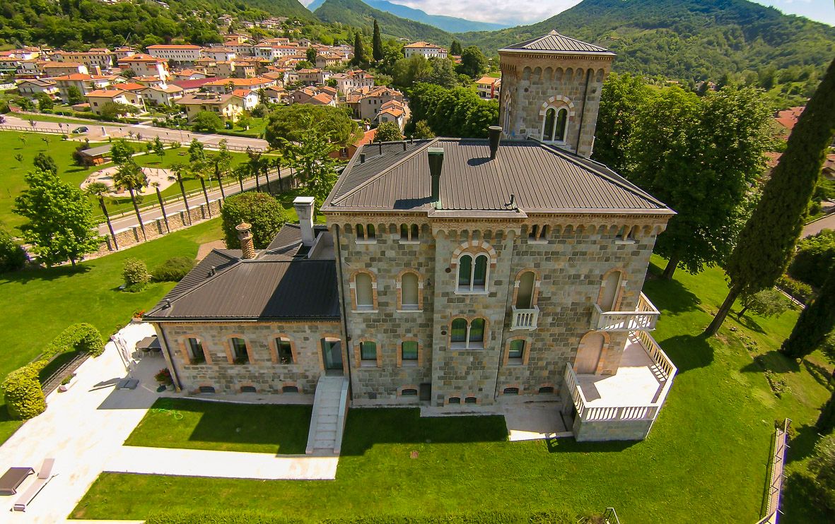 Foto realizzazione area verde per committente Castello di Tarzo