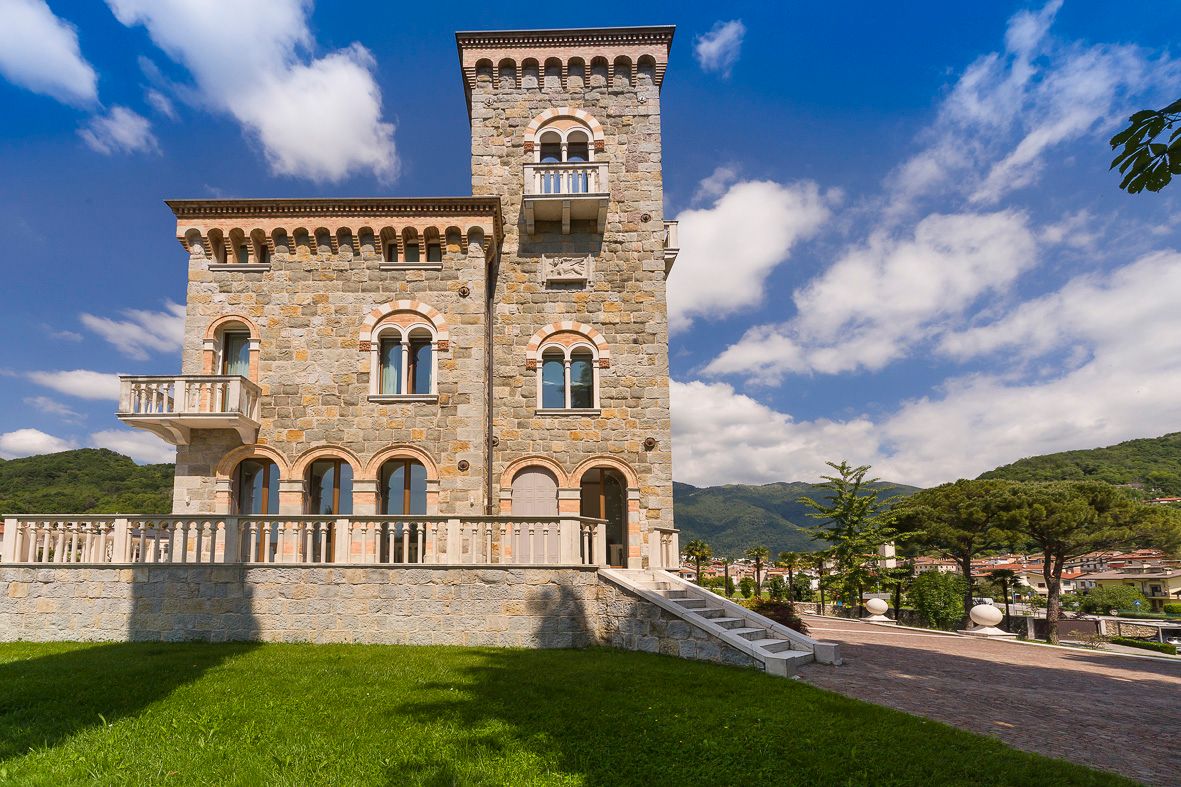 Foto realizzazione area verde per committente Castello di Tarzo