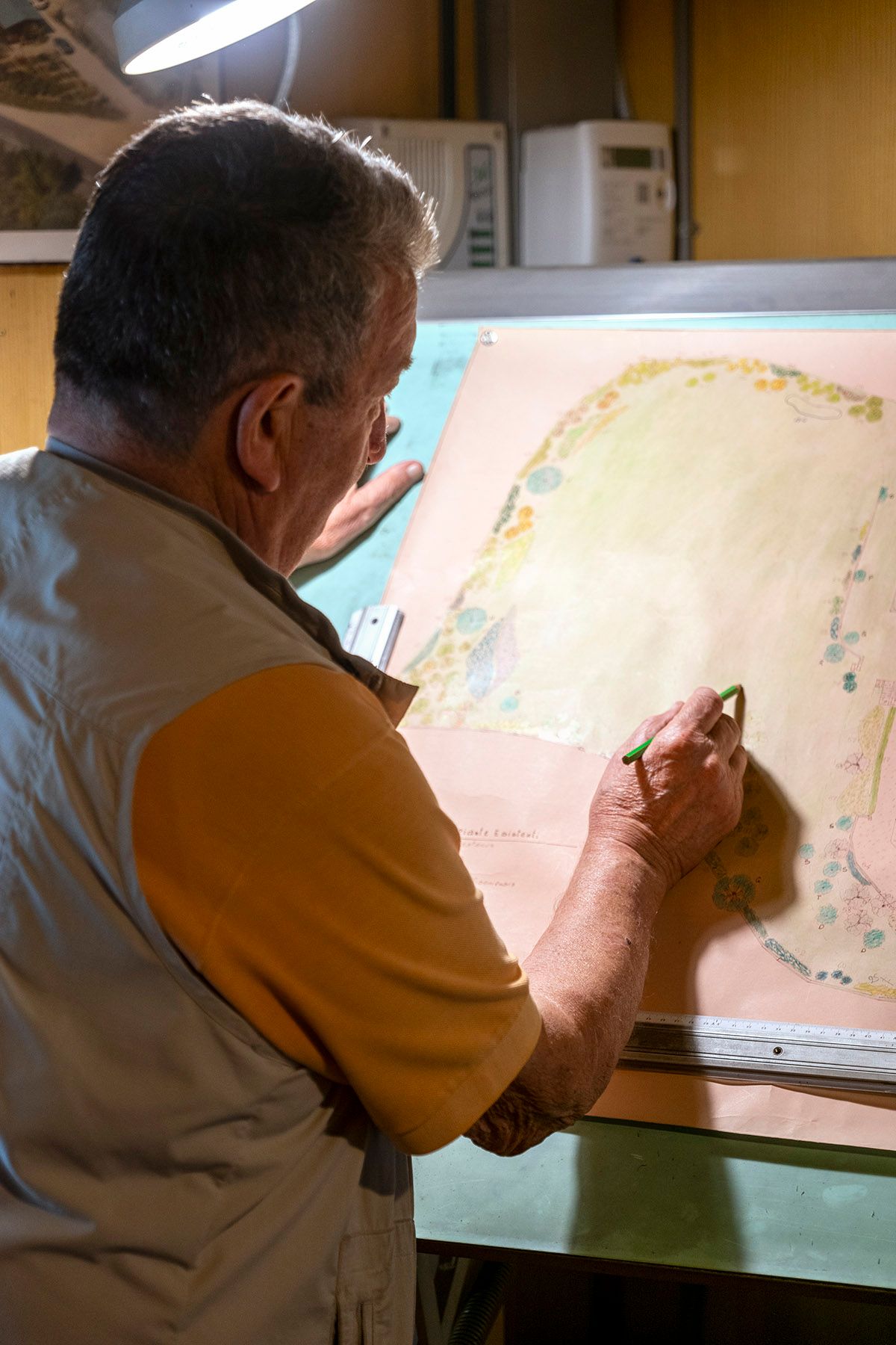 Antonio Faraon disegna un giardino