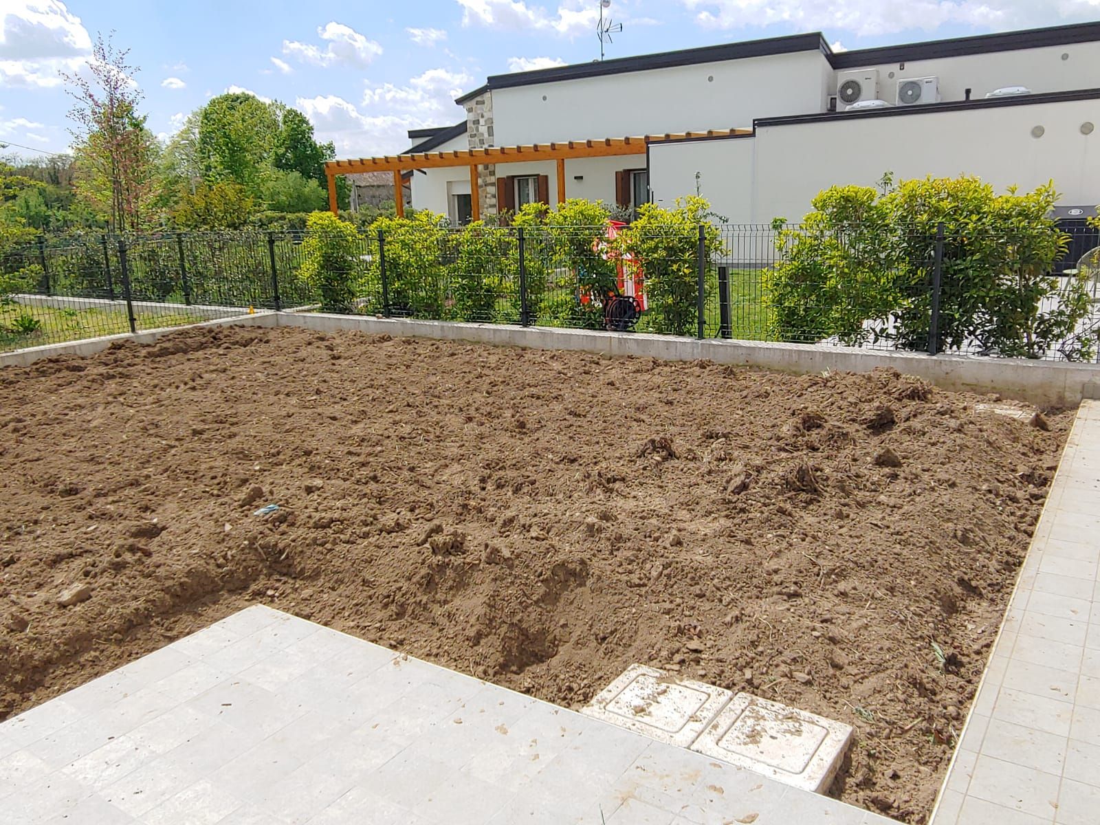 Foto realizzazione giardino privato a Sacile