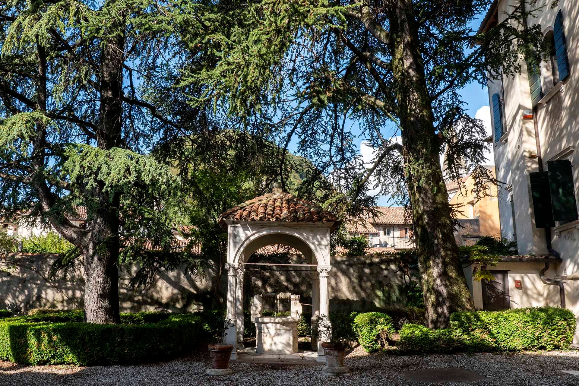 Foto manutenzione giardino residenza Palazzo Cittolini' 