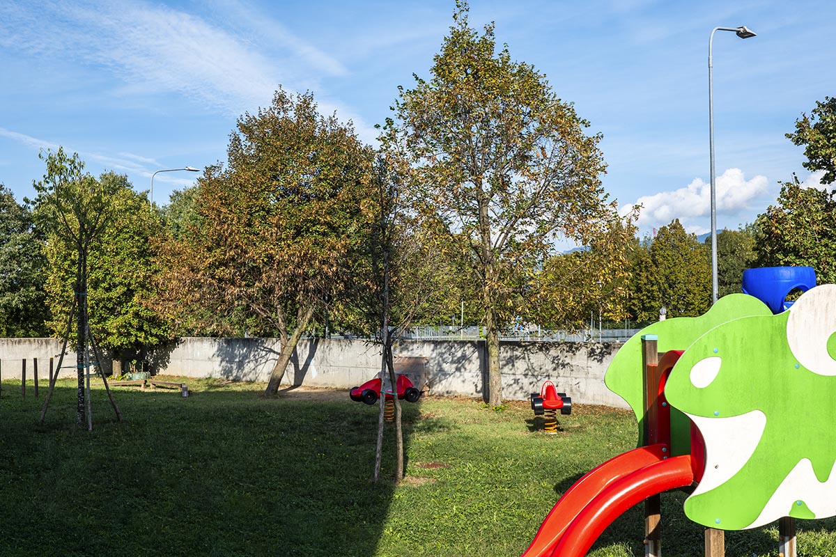 Visto il rapporto collaborativo con alcune delle aziende, la nostra ditta veniva coinvolta nella progettazione e realizzazione dell'area verde dell'asilo interaziendale 'Il Giardino Dei Colori'.